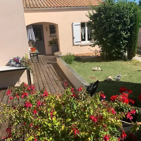 게스트하우스 Au Calme Dans Le Marais Avec Piscine