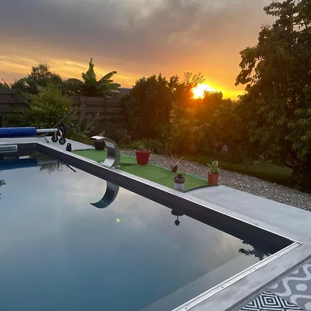 Au Calme Dans Le Marais Avec Piscine Guest house *