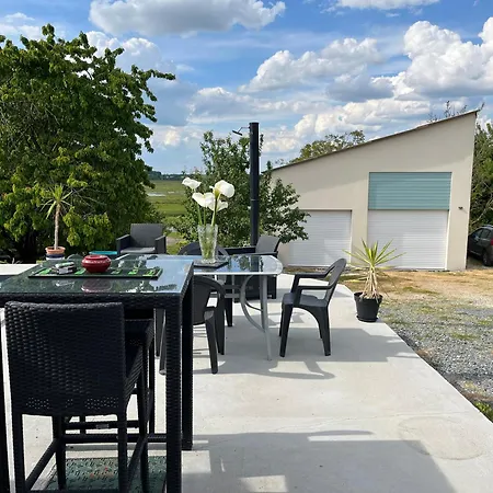 게스트하우스 Au Calme Dans Le Marais Avec Piscine Yves